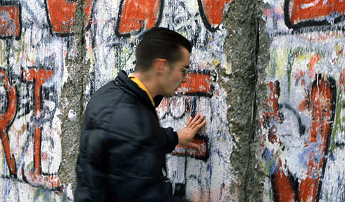 neville_mauer