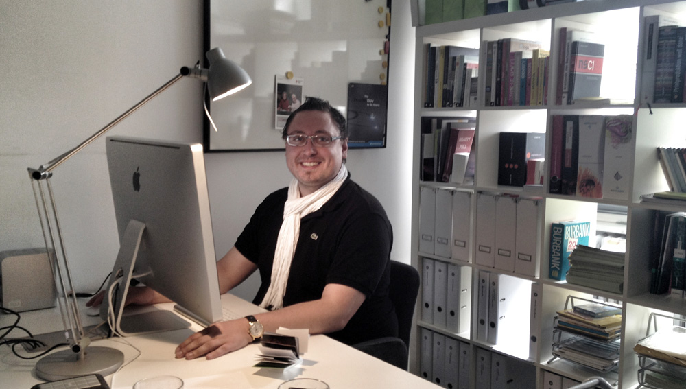 Der Designer Sascha Geisler im FontShop-Büro